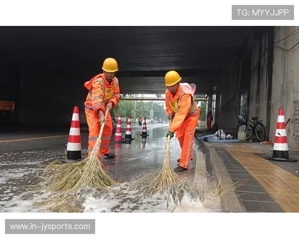 气象灾害防护全攻略：应对台风、暴雨、冰雹等极端天气的有效措施与准备